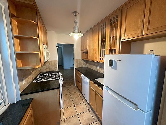 4th image of 200 E 84th St APT 7H