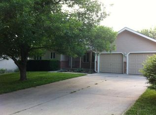 228 Crestview St, Lansing, KS 66043