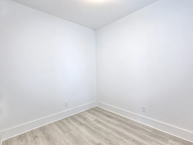 1589 Residences — Photo 9