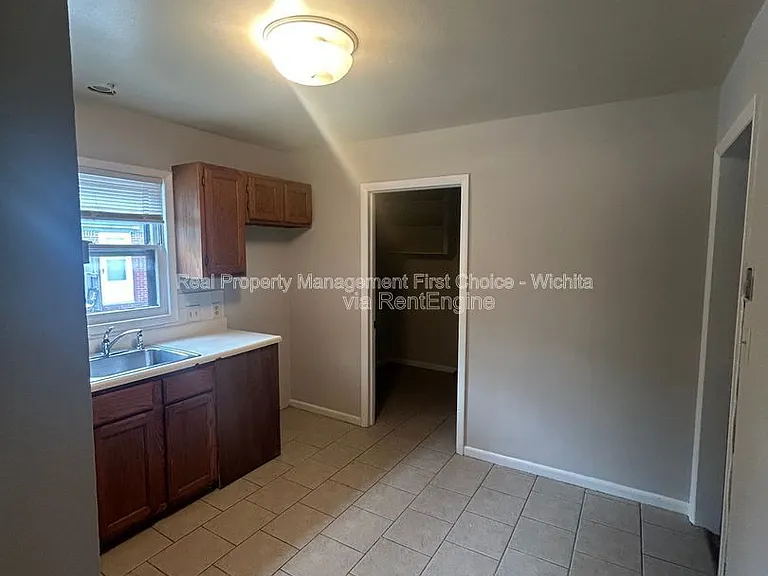 1650 S Mission Rd — Photo 6