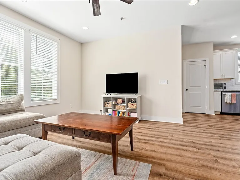 868 Twin Forks Ave #5 — Photo 4