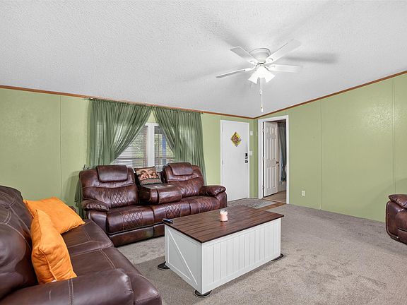 4th image of 802 N 2nd St