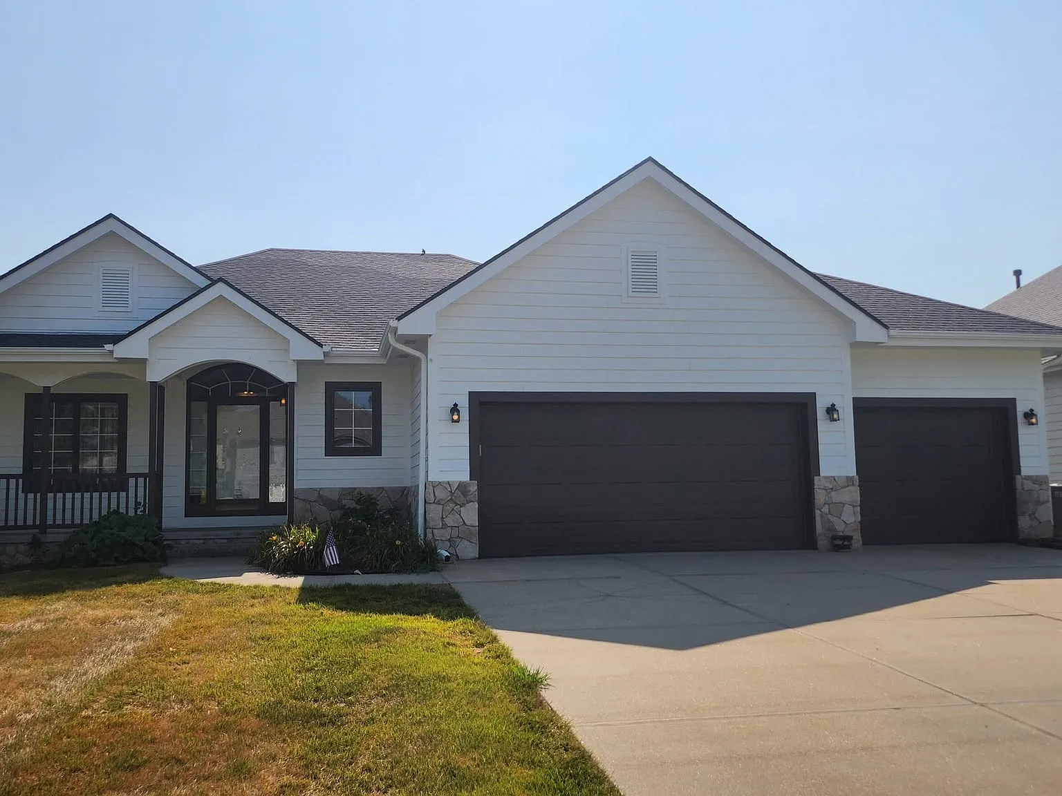 3 bed, 2600 sqft, $2,950 — Photo 1