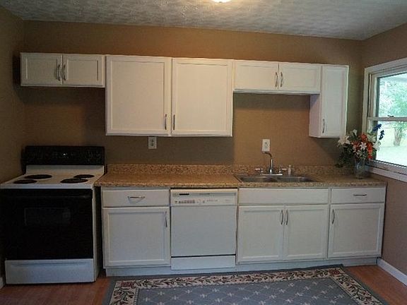 4th image of 24 Damon Ct