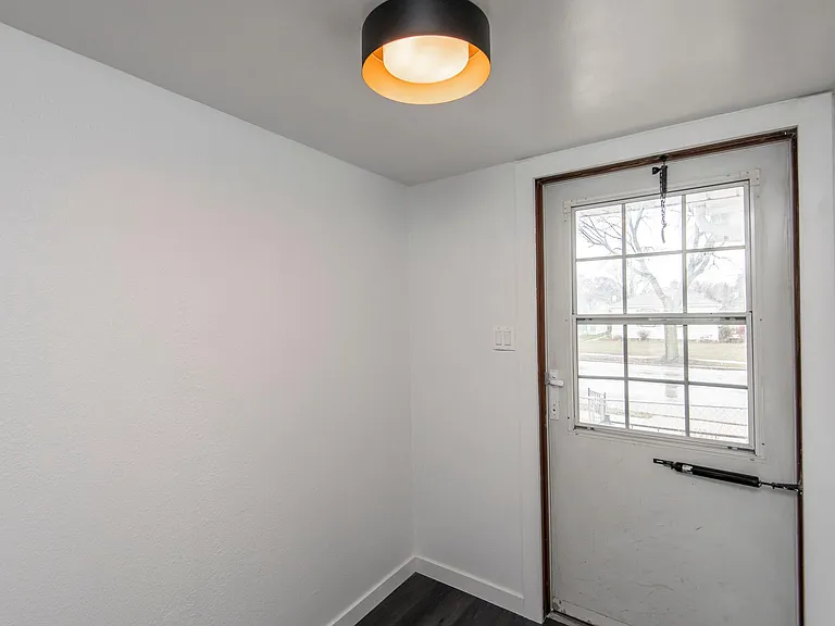 3500 S Clement Ave — Photo 14