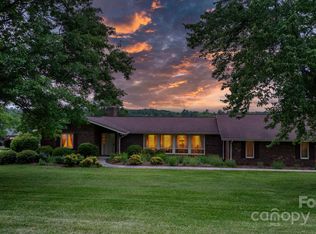 2448 Moss Farm Rd, Hickory, NC 28602