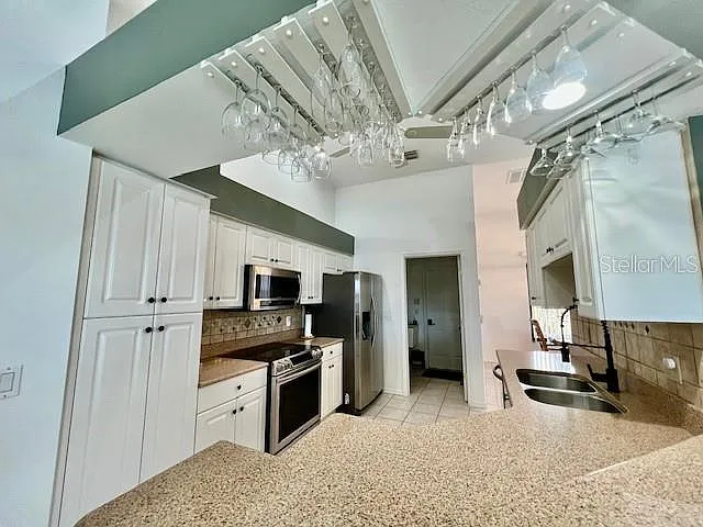 426 NW 37th Pl — Photo 12