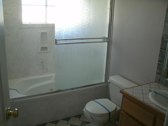5th image of 702 Lori Ln