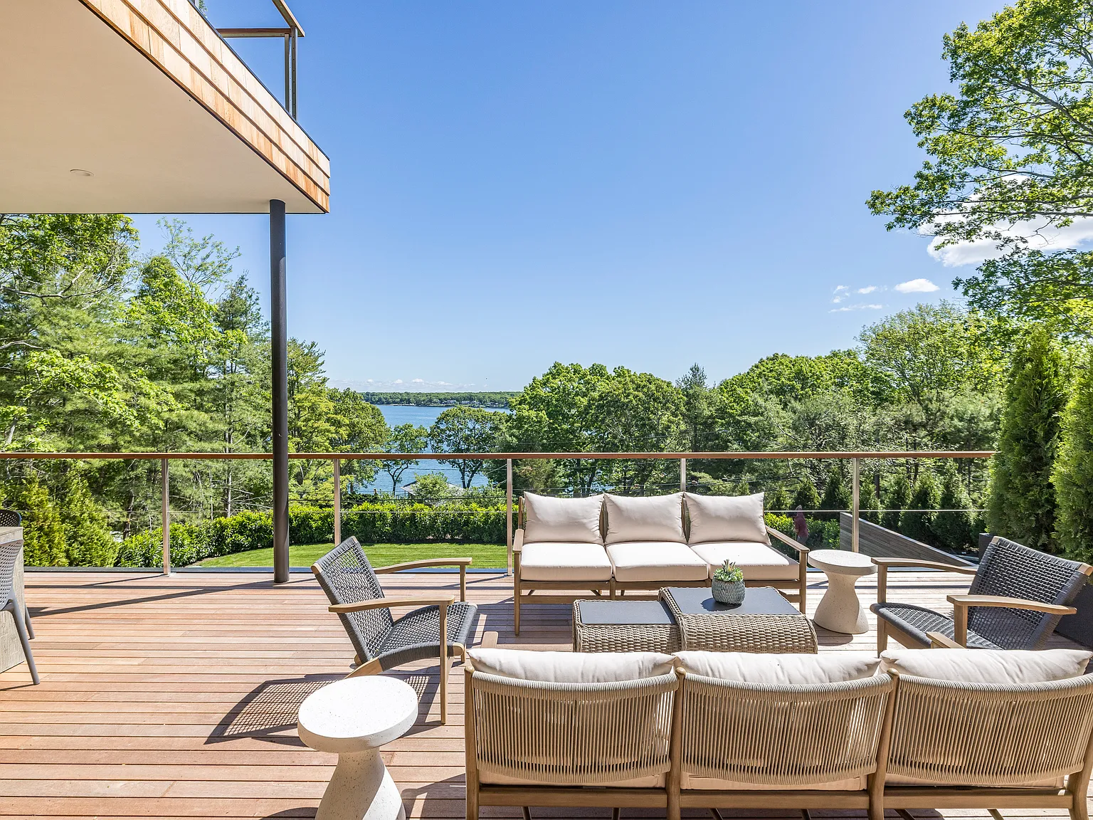 Brand-New Modern Net-Zero Waterfront Rental - Three Mile Harbor — Photo 3