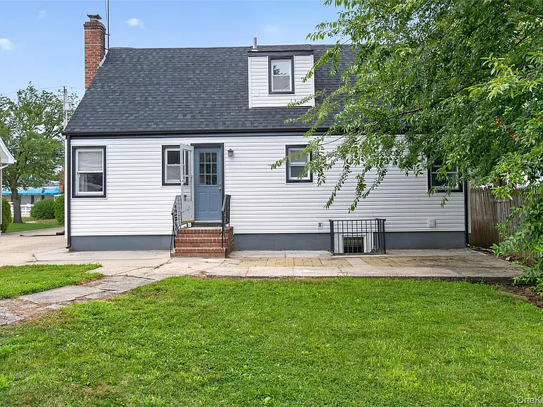 121 Sheridan Ave — Photo 22