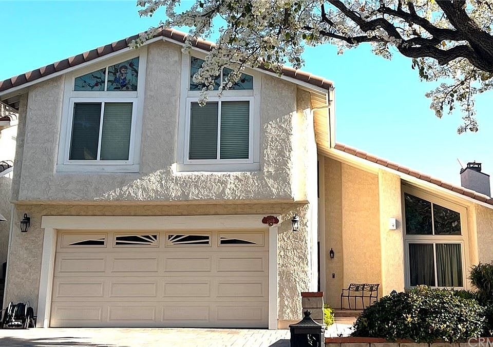 1st image of 2933 Briarwood Dr