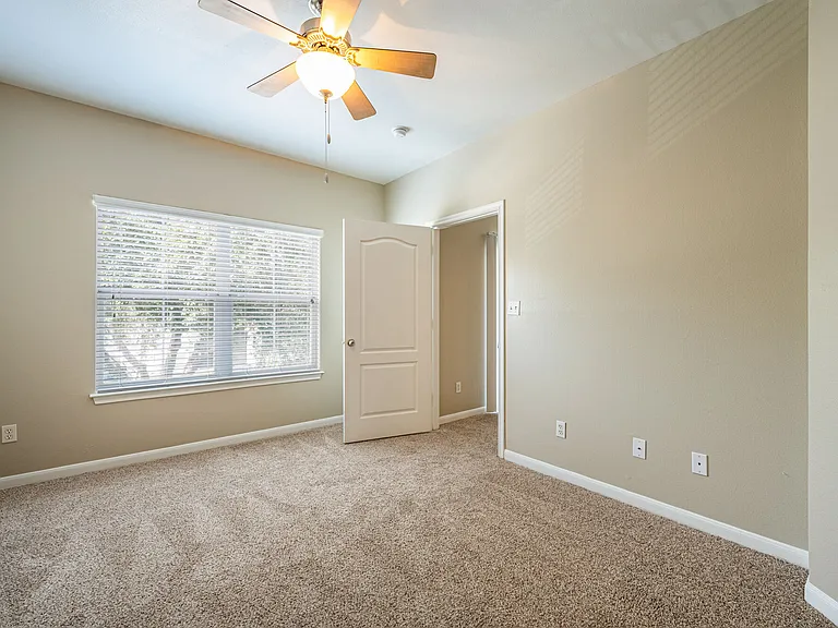 Baypoint Apartments — Photo 119