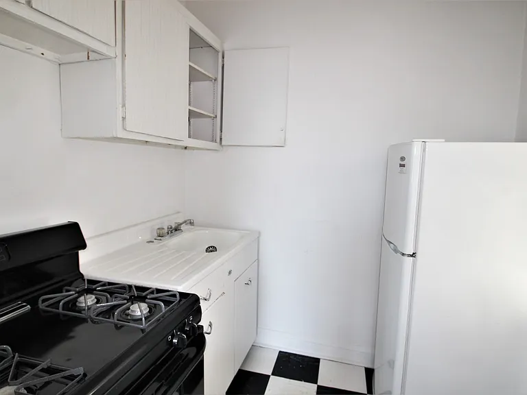 808 Cathedral St — Photo 6