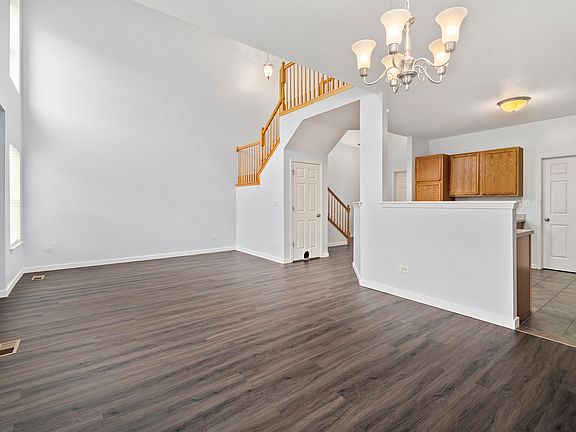 4th image of 1714 Fieldstone Dr S