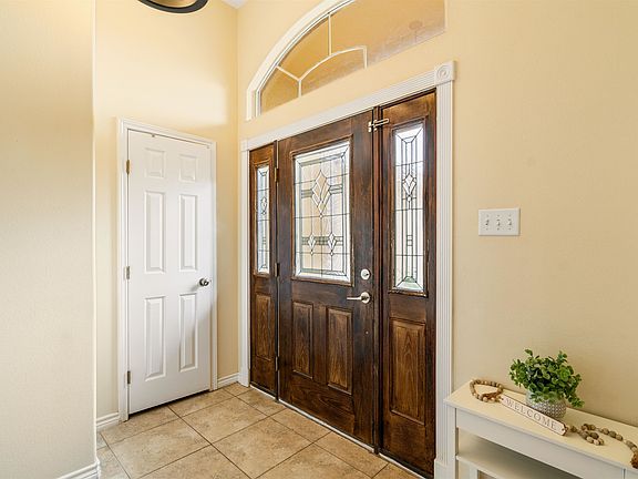 5th image of 215 Javier Dr