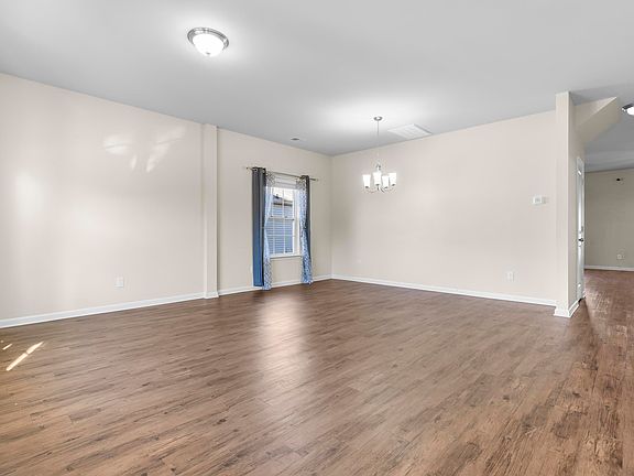 4th image of 129 Esso Ln