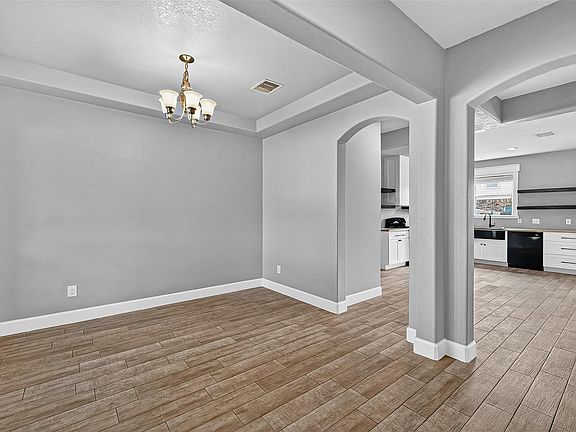 5th image of 4902 Emerald Tree Cir