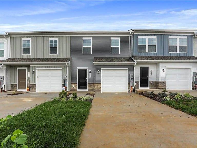 215 Olympus Rd — Photo 2