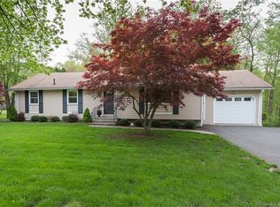 14 Montowese Trl, Wallingford, CT 06492