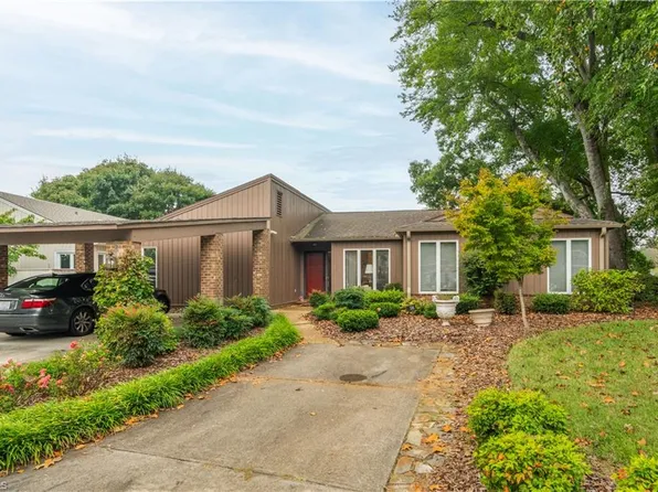 104 Spyglass Dr, Bermuda Run, NC 27006