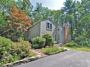 60 Fanning Ln, Smithfield, RI 02828