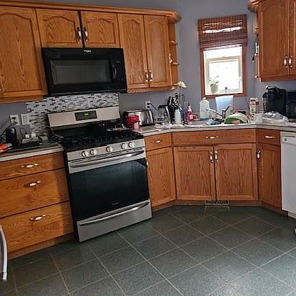 5th image of 414 1st STREET E