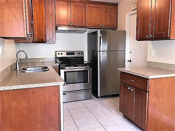 4th image of 8086 Park Villa Cir