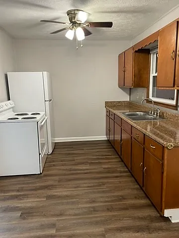 2 bed, 1.5 bath, 1000 sqft, $1,400 — Photo 3