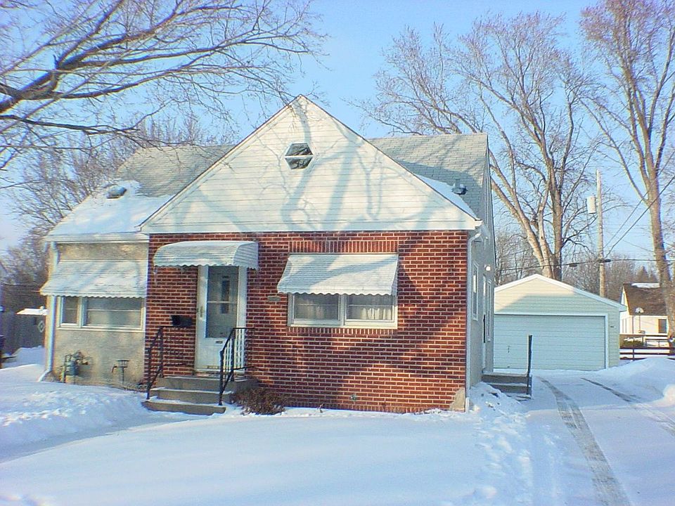 Great Location on busline, near 3M & Sunray Center!