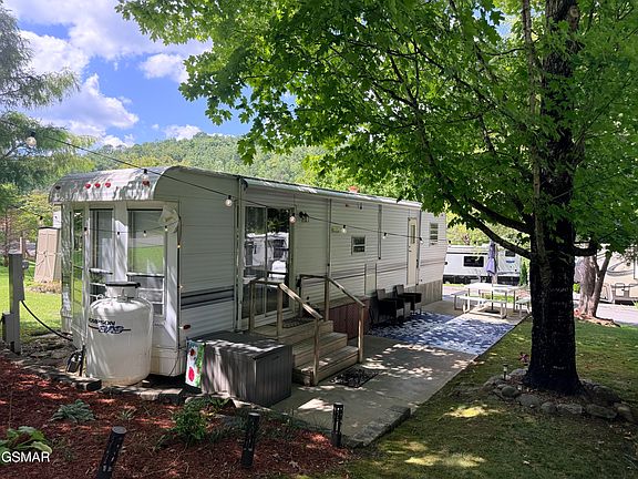 5th image of 4229 E Pkwy Lot 136