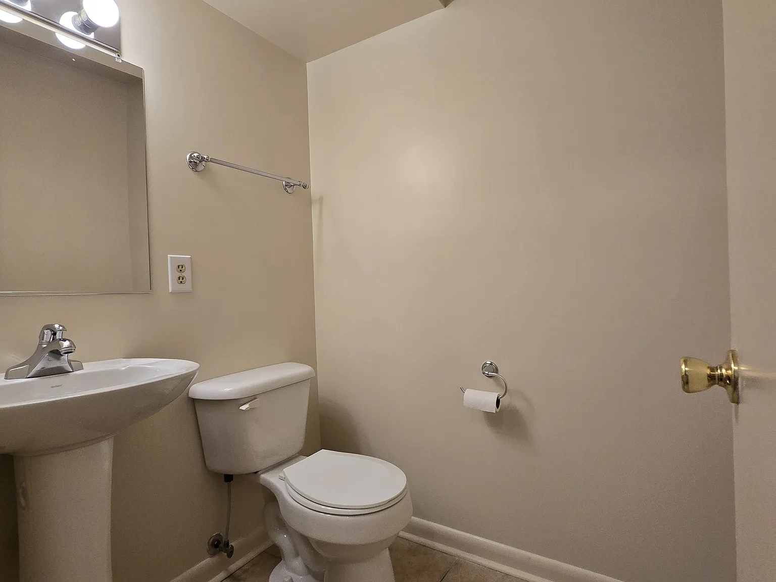 3 bed, 1.5 bath, 1200 sqft, $1,795 — Photo 4