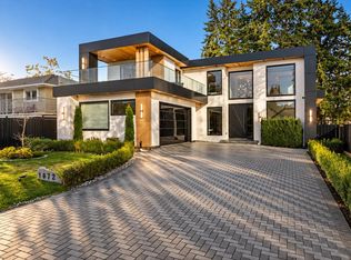 1072 Habgood St, White Rock, BC V4B 4W8