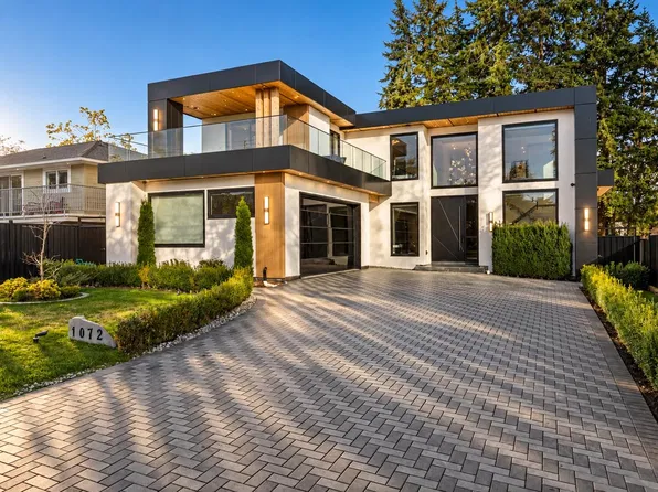 1072 Habgood St, White Rock, BC V4B 4W8