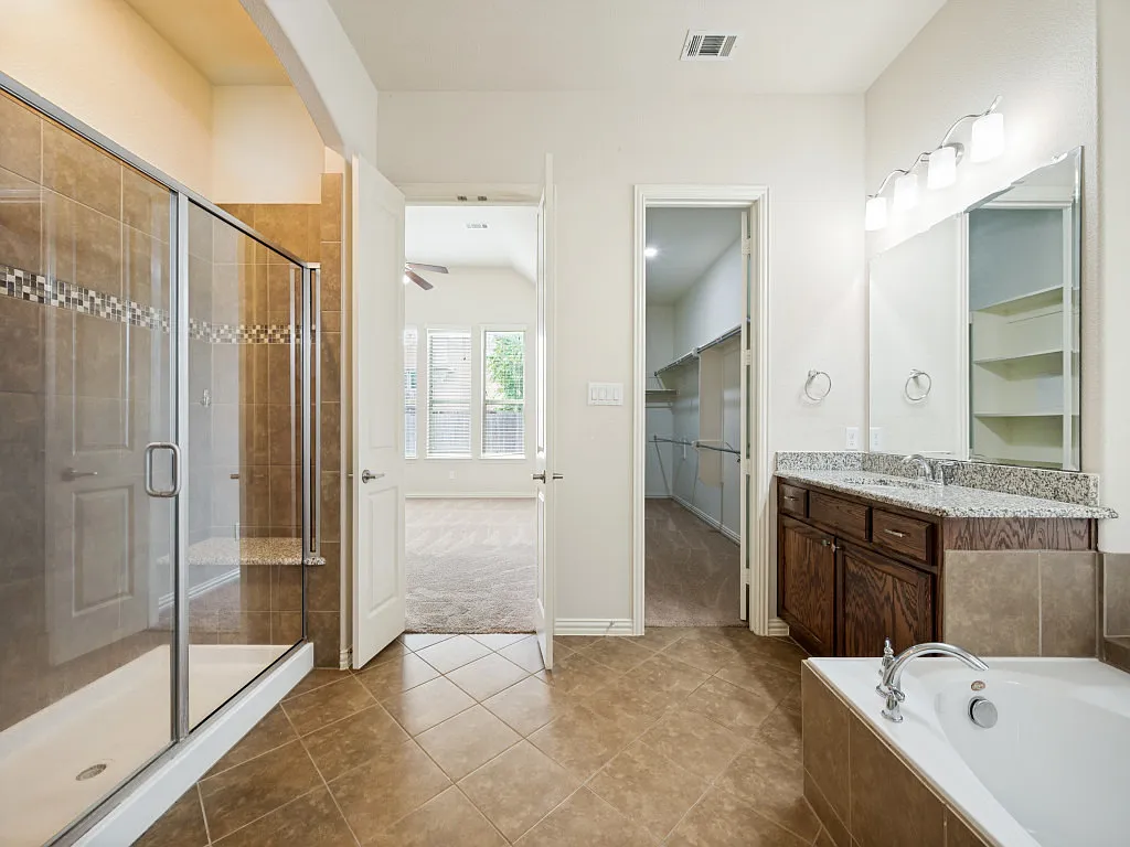 4 bed, 3.5 bath, 3632 sqft, $3,200 — Photo 4