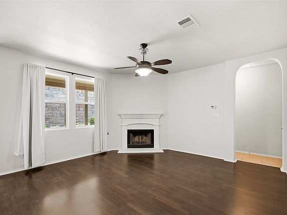 5th image of 23 Stone Terrace Dr