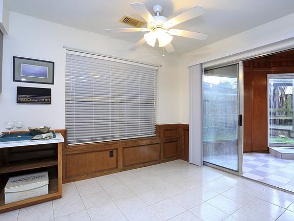 5th image of 15018 Hollydale Dr