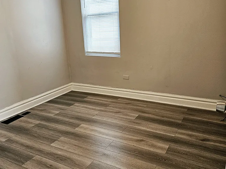 1633 N Artesian Ave #1R — Photo 5