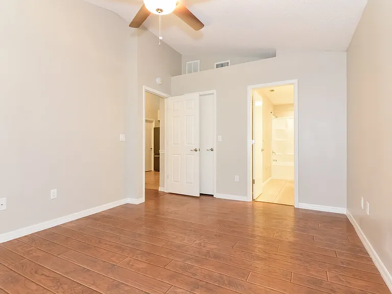 431 Benson St — Photo 9
