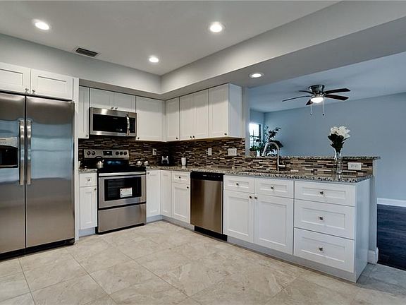 4th image of 6267 Bonaventure Ct
