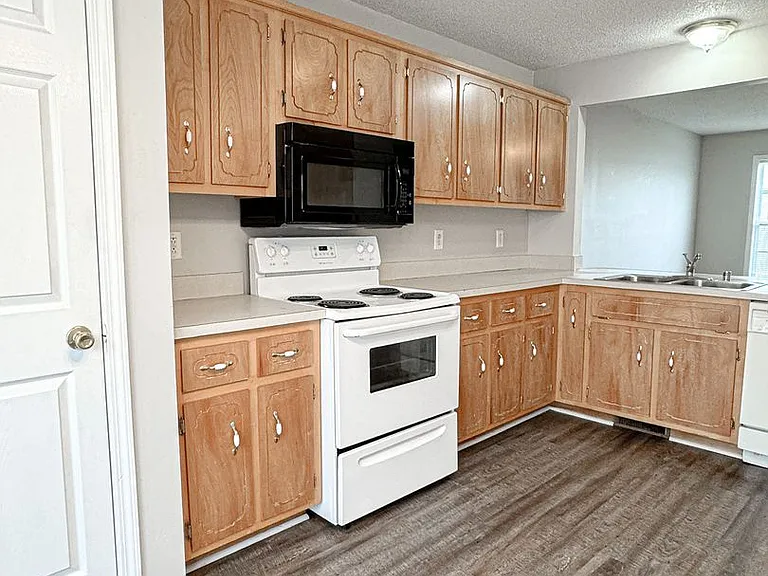 205 Tree Line Dr — Photo 4