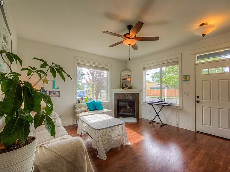 7879 SE Raymond St — Photo 4