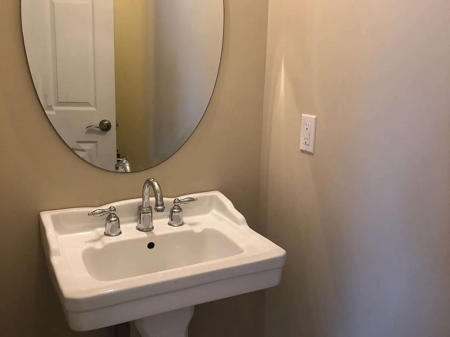 2 bed, 2.5 bath, 1200 sqft, $1,450 — Photo 3