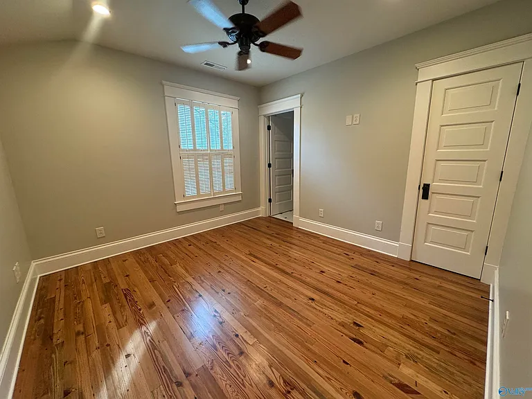 715 Clinton Ave E — Photo 18