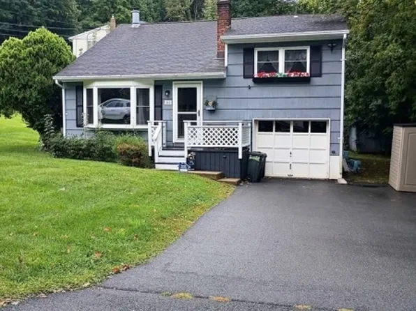 4 Adams Dr, Ogdensburg Boro, NJ 07439