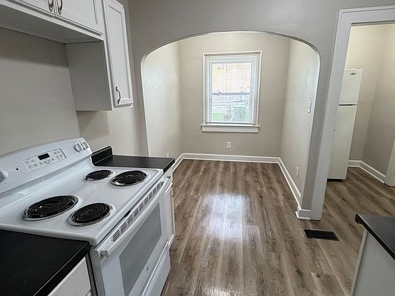 2nd image of 2034 Singleton St