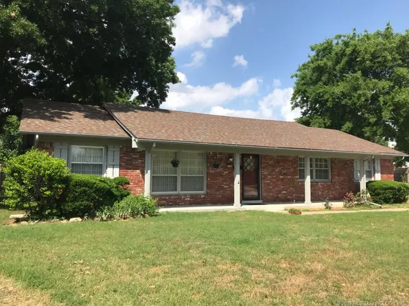 7040 E 51st Ct, Tulsa, OK 74145