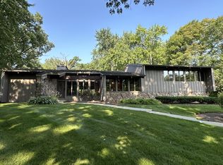 29 Bruce Cir N, Hawthorn Woods, IL 60047