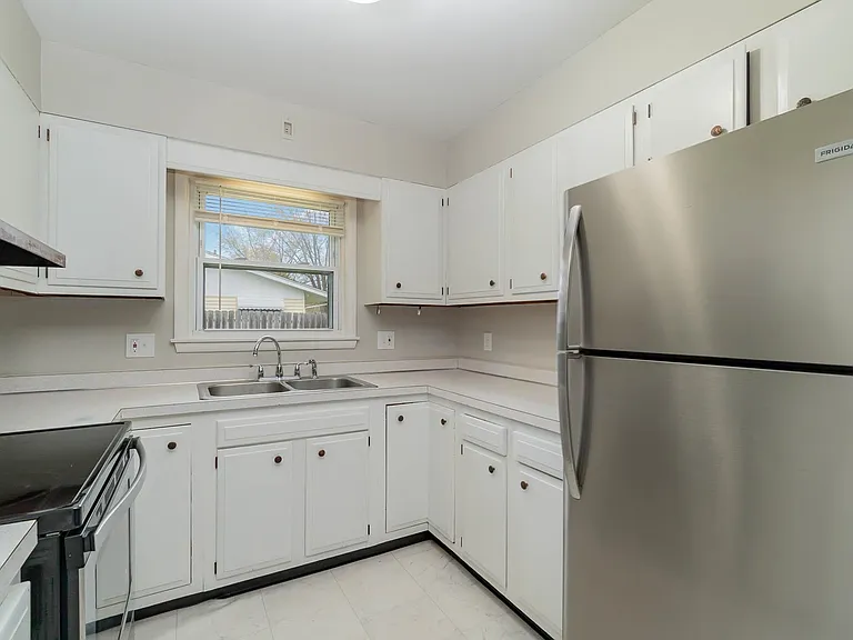 3230 Pasadena Pl — Photo 9