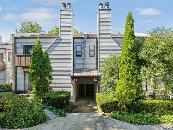 10 Wooleys Lane #E2, Great Neck, NY 11023