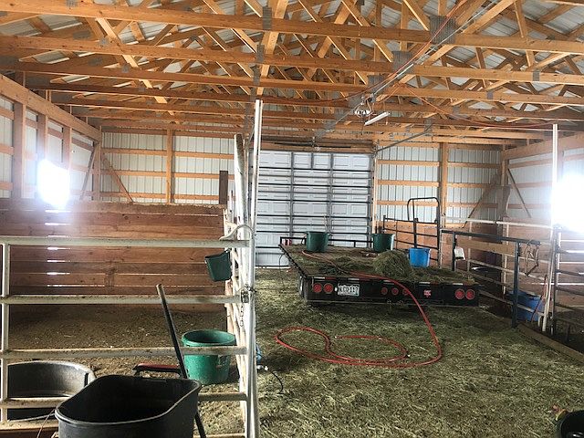 6 stall barn/lots of storage